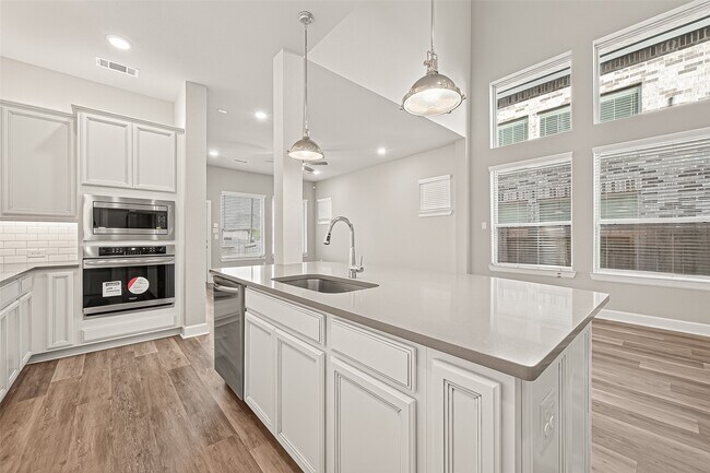 Building Photo - 23754 Pullin Market Dr