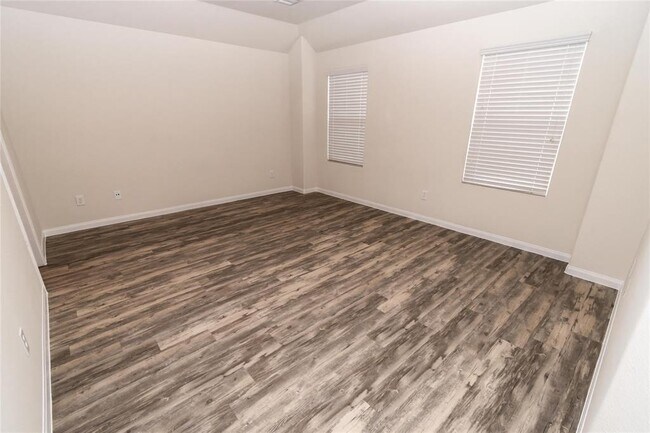 Building Photo - 2606 Vikram Dr