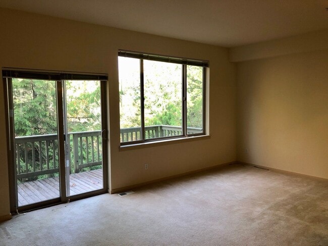 Building Photo - 3 Bedroom 2.5 Bath Issaquah Townhouse