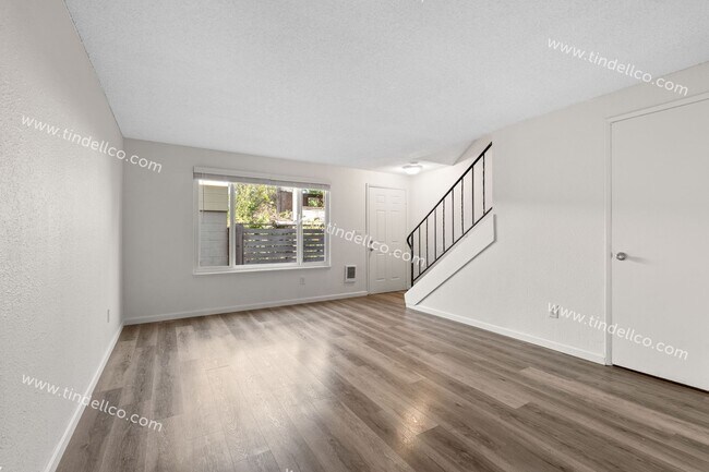 Building Photo - 237-04