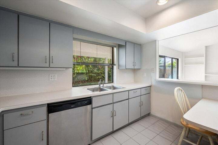 Building Photo - 2216 Amesbury Ct