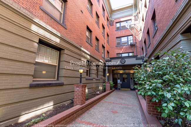 Building Photo - Live in the Heart of NW Portland! With Fre...