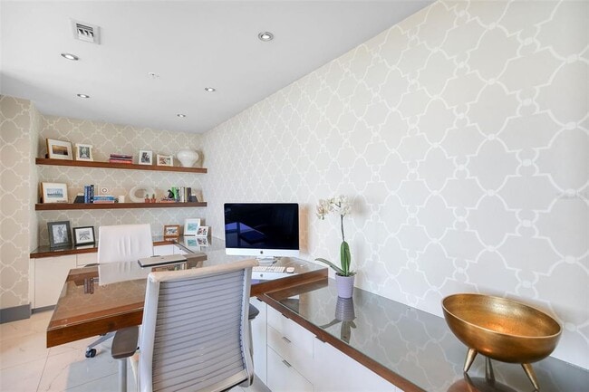 Building Photo - 175 1st St S