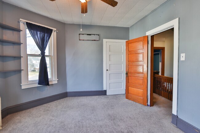 Building Photo - 503 S Broadway