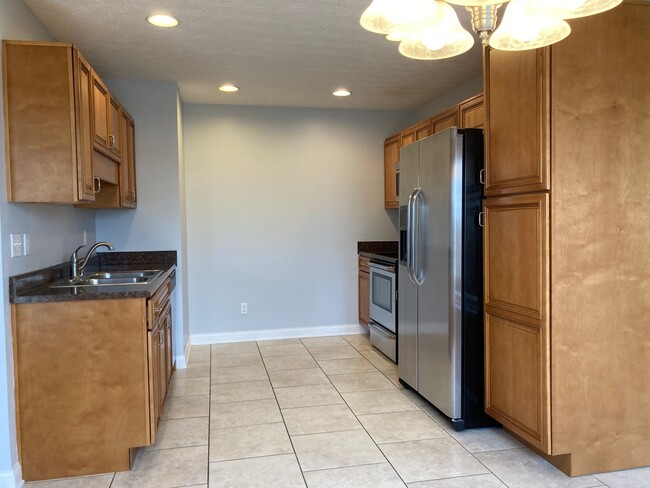 Building Photo - 141 Twin Lakes Dr