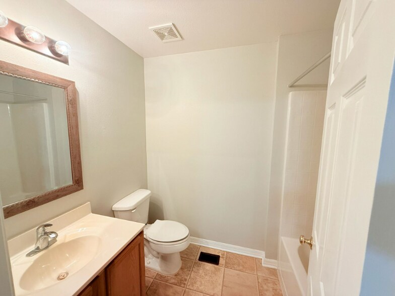 Building Photo - 9917 Ashburn Lake Dr