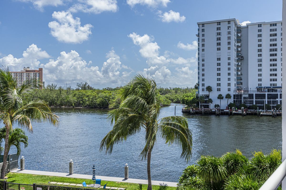 Building Photo - 888 Intracoastal Dr