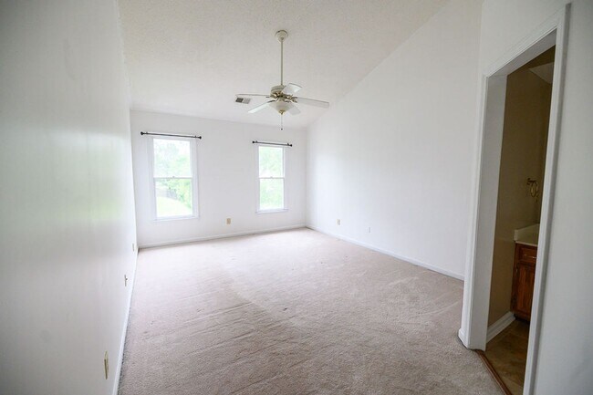Building Photo - Wonderful and Spacious 3 bedroom home 2.5 bath in High Point with 2 car garage and large fenced-i...