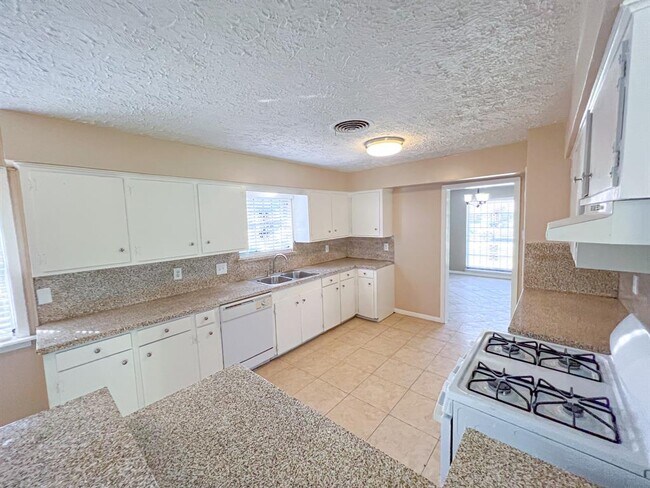 Building Photo - 2815 Monticello Dr