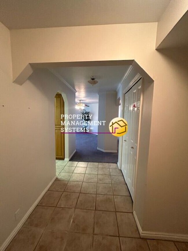 Building Photo - 3 Bedroom Condo Near Park City