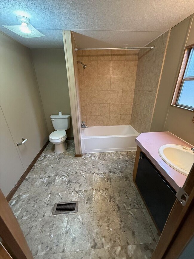 Building Photo - Mobile Home For Rent