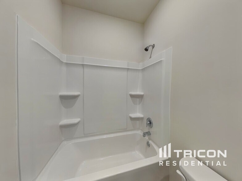 Building Photo - 1040 Claas Wy