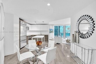 Building Photo - 1300 Brickell Bay Dr