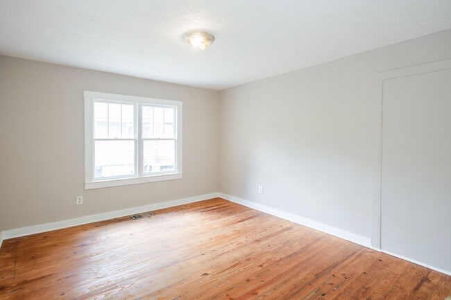 Building Photo - 220 N 15th St