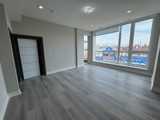 Building Photo - 2406 W Armitage Ave