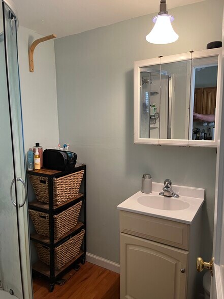Bathroom - 215 S New St