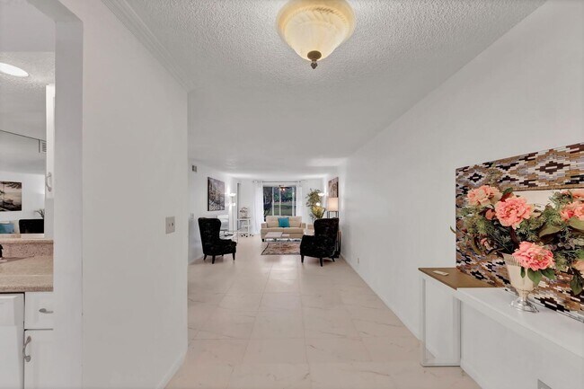 Building Photo - 7844 La Mirada Dr