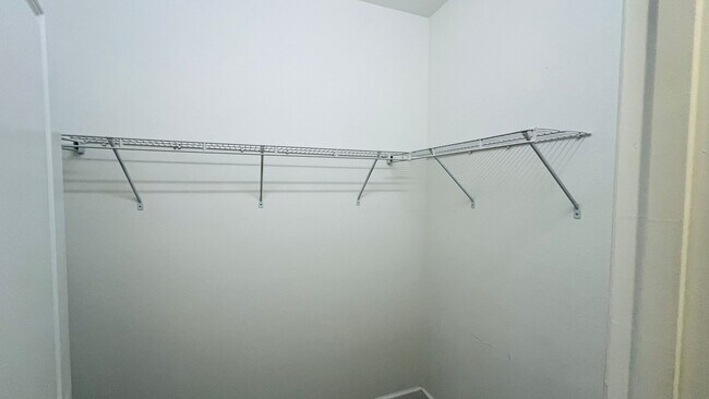 Building Photo - 4 bed 3.5 bath Townhouse In Storey Lake