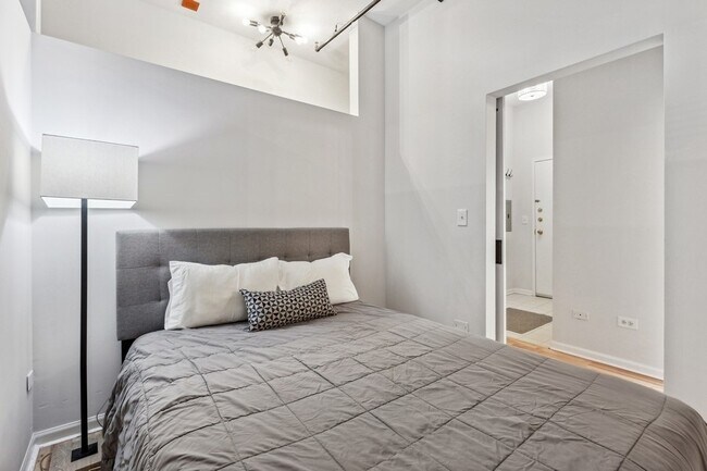 Building Photo - 400 W Ontario St