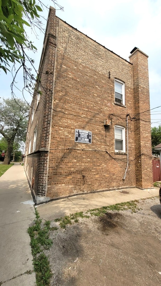 Building Photo - 6452 W Dickens Ave