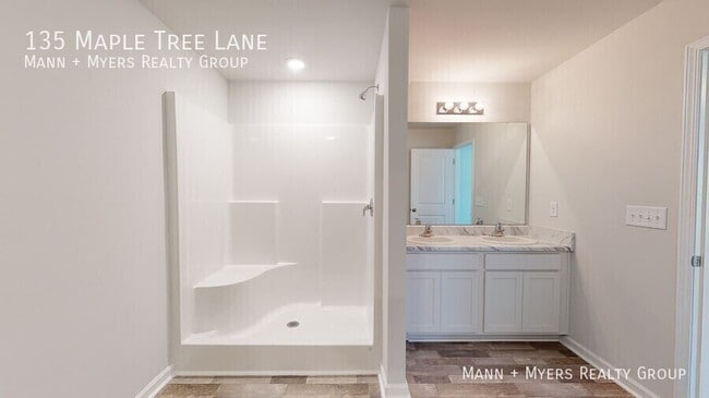 Building Photo - 135 Maple Tree Ln
