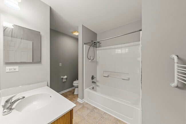 Building Photo - 2817 Hoffman St