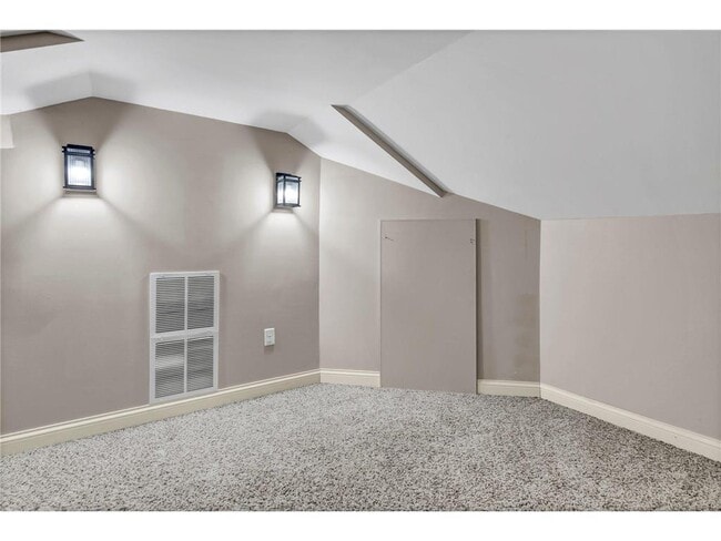 Building Photo - 1209 Lewis Ave SW