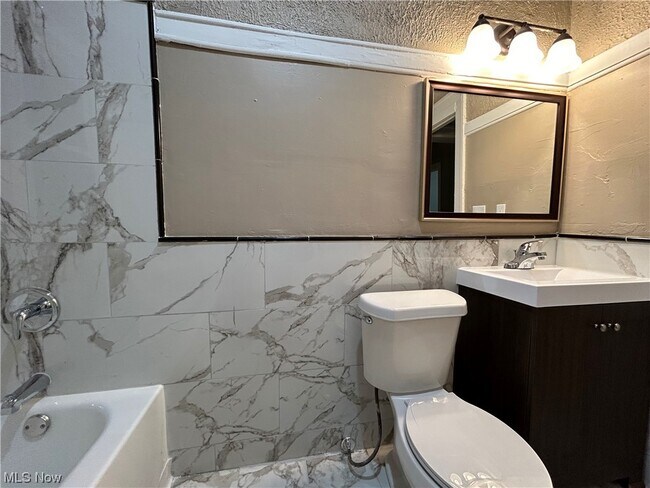 Building Photo - 3415 Altamont Rd