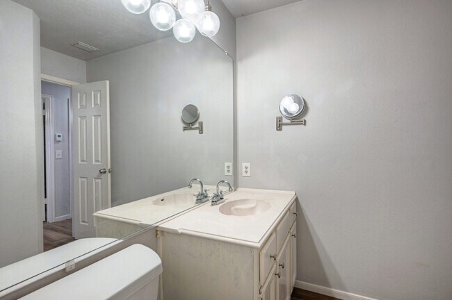 Building Photo - 15 White Bark Pl