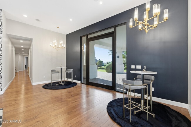 Building Photo - 4601 N Royal View Dr