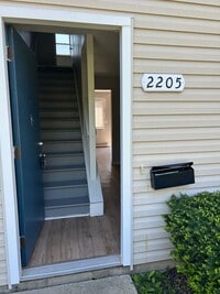 Building Photo - Nice 2 Bedroom Townhome in Southwest Columbus