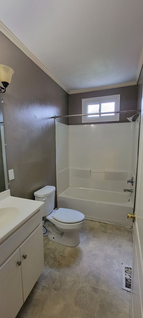 Building Photo - 1622 Christine Drive . Central air and hea...
