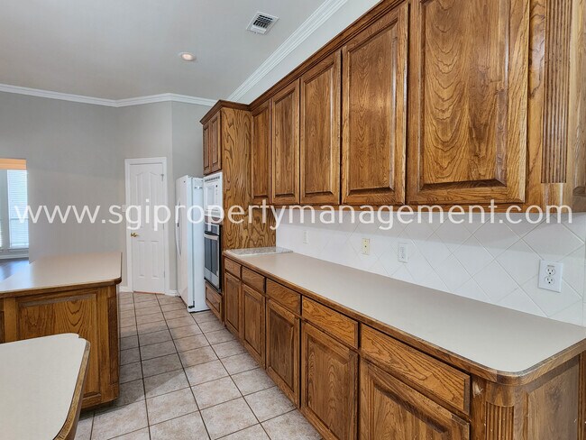 Building Photo - 6317 Day Spring Dr