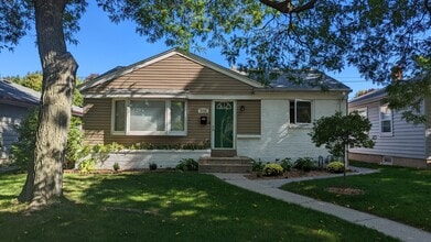 Building Photo - 5354 N Lydell Ave