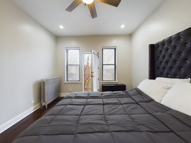 Building Photo - 5005 S Prairie Ave