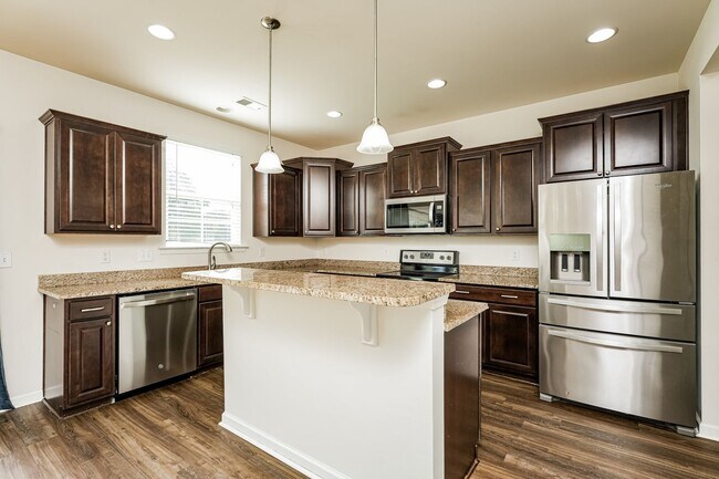 Building Photo - Beautifully Maintained 3 Bed 2.5 Bath Home in Sophia Landing