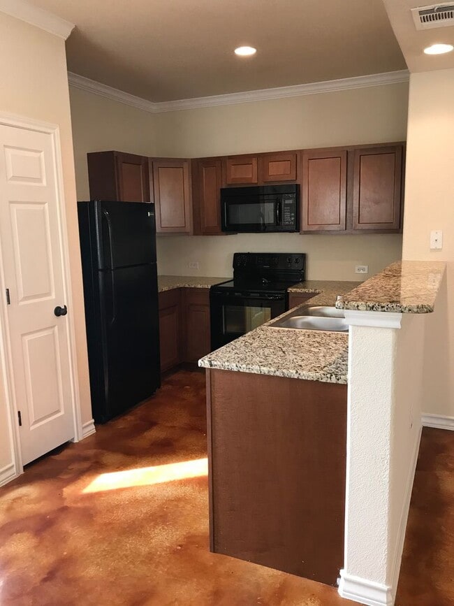 Building Photo - Town home for rent