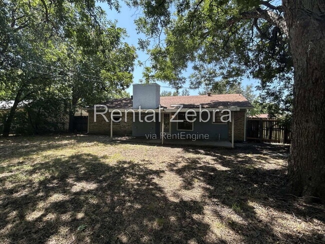 Building Photo - 6005 Lindy Ln