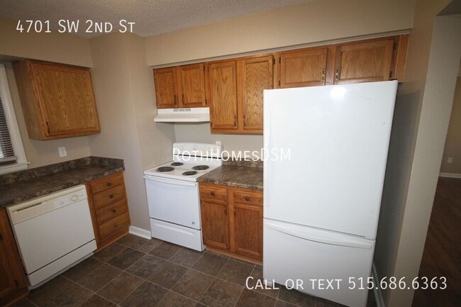 Building Photo - 4701 SW 2nd St