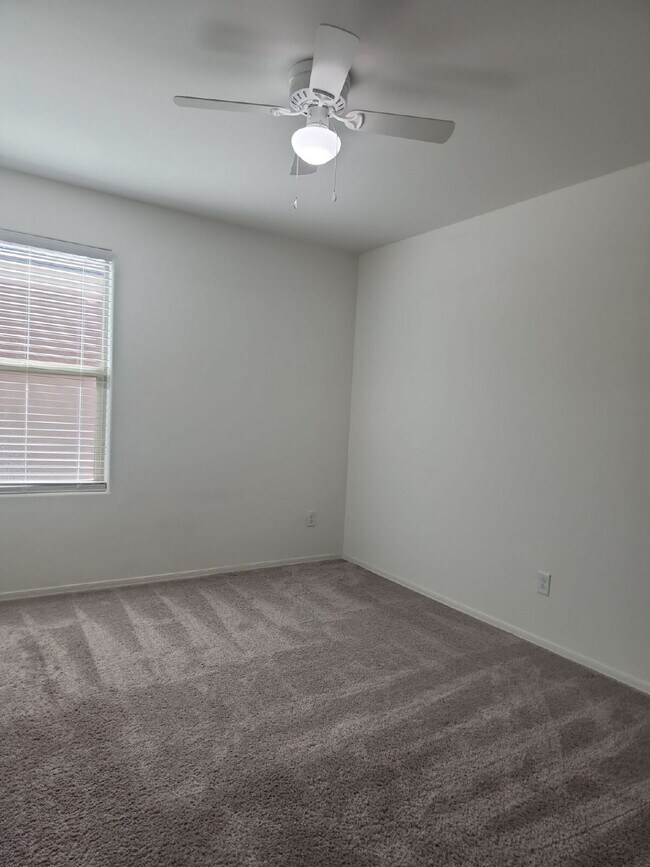 Building Photo - "Spacious 4-Bedroom Oasis in Casa Grande w...