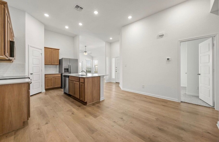 Building Photo - 5411 Devils Gate