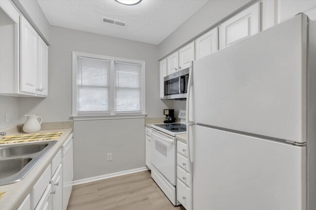 Building Photo - 2811 Edridge Ct