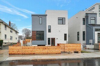 Building Photo - 297 Concord Ave