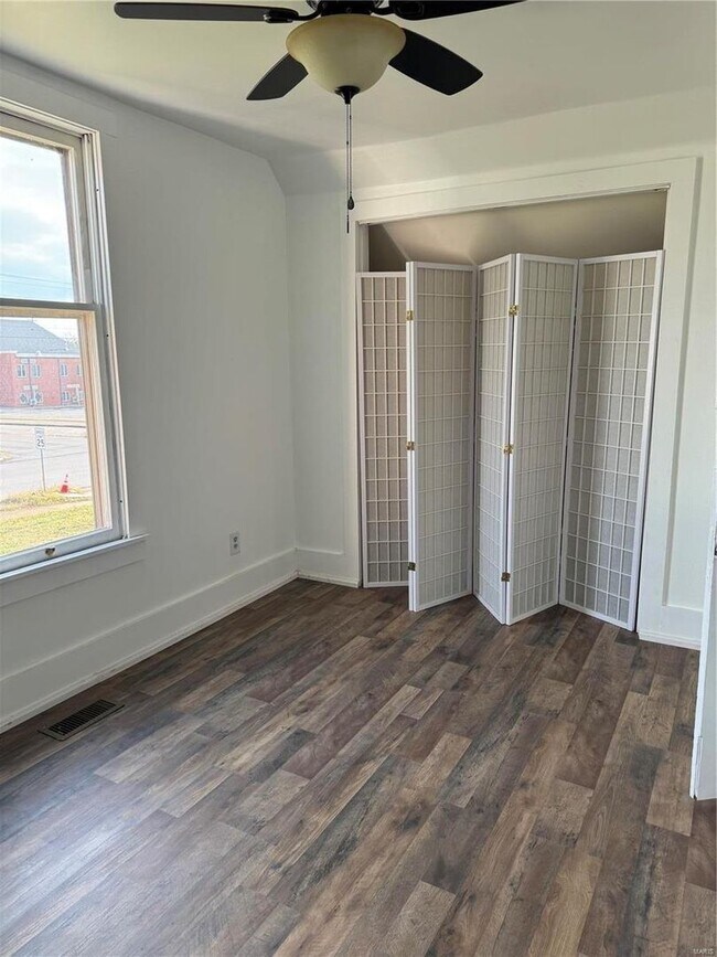 Building Photo - 3 Bed 2 Bath House For Rent