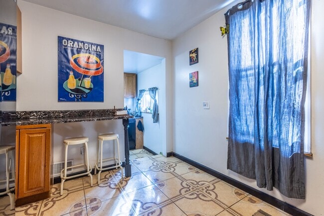 Building Photo - 618 Edgemont St