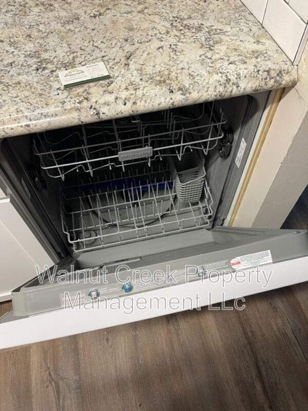 Building Photo - 5520 Beavercrest Dr