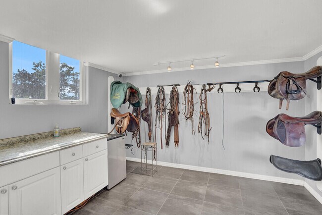 Building Photo - 11231 Ira Ln