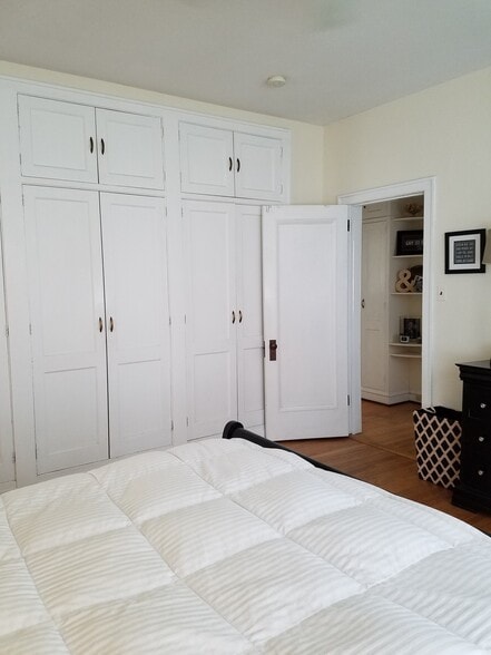 Bedroom Room 1 - view 2 - 320 Home Ave