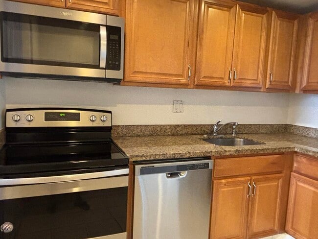 Building Photo - 8051 S Colony Cir