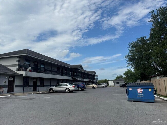 Building Photo - 11 Midway Rd